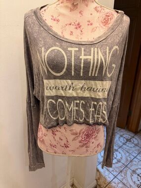 Washed Gray Graphic Long-Sleeve Crop Top